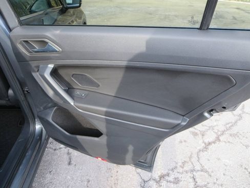 Used 2020 Volkswagen Tiguan SE w/ Panoramic Sunroof Package AWD/4WD image 24