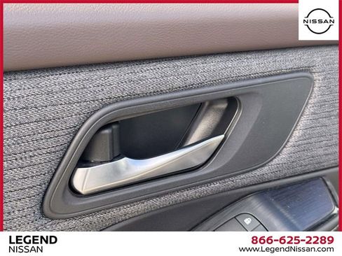 Used 2022 Nissan Rogue SV image 16