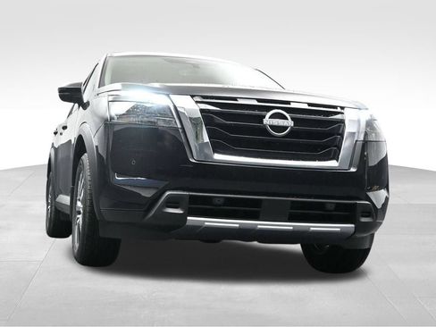 Used 2025 Nissan Pathfinder SL FWD image 23