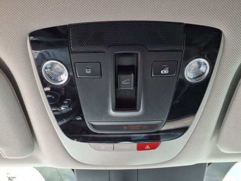 Used 2022 Kia Sorento EX w/ Panoramic Sunroof Package image 18