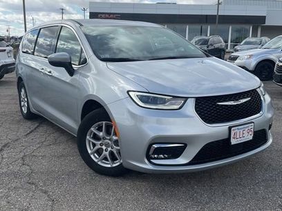 Used 2023 Chrysler Pacifica Touring-L
