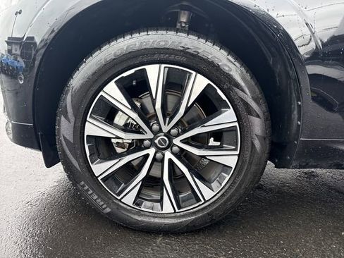 Used 2025 Volvo XC60 B5 Plus AWD/4WD image 24