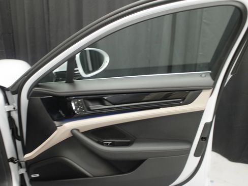 Used 2025 Porsche Panamera 4 image 24