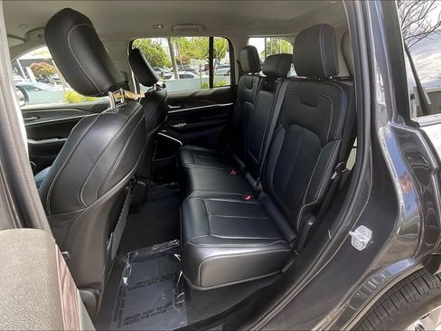Used 2022 Jeep Grand Cherokee Limited w/ Trailer Tow Prep Group (B) RWD image 20