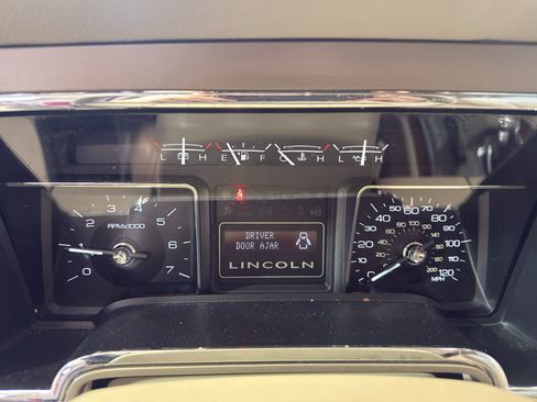 Used 2013 Lincoln Navigator 4WD w/ HD Trailer Tow Pkg image 19
