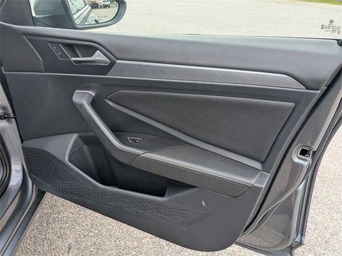 Used 2024 Volkswagen Jetta SE image 30