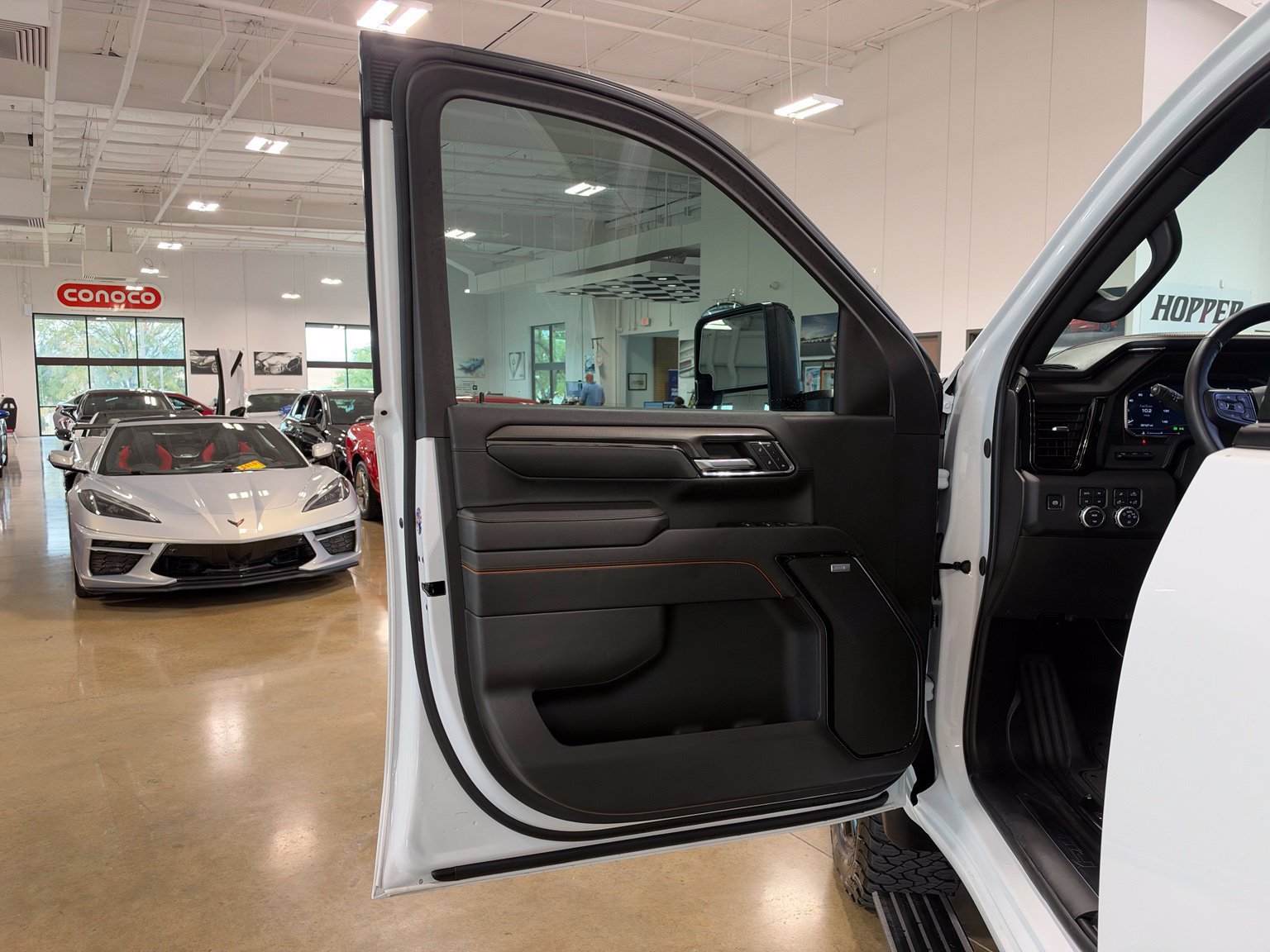 Used 2024 GMC Sierra 2500 AT4 w/ AT4 Premium Plus Package AWD/4WD image 11