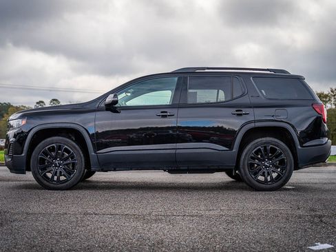 Used 2023 GMC Acadia SLE w/ Driver Convenience Package image 4