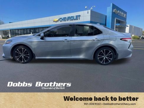 Used 2020 Toyota Camry SE FWD image 4