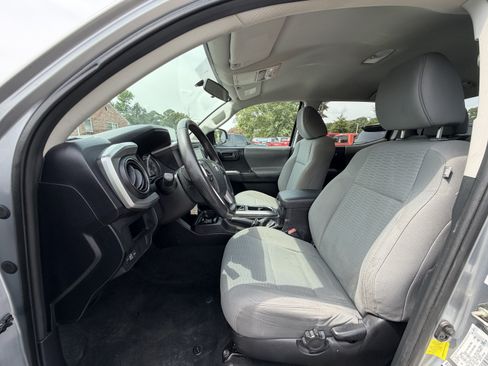 Used 2016 Toyota Tacoma SR5 w/ Towing Package RWD image 11