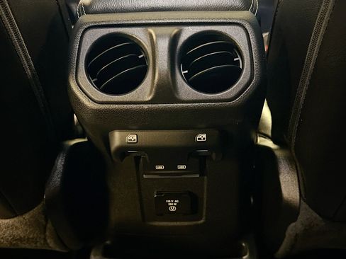 Used 2022 Jeep Wrangler Sahara image 26