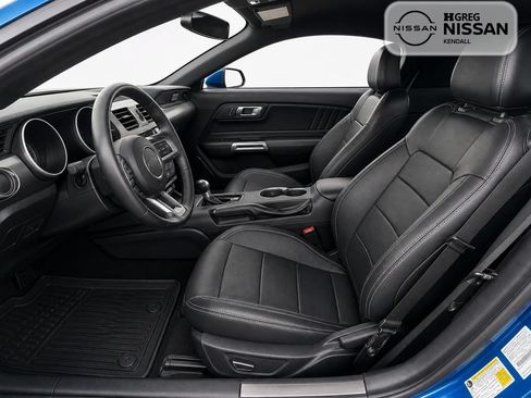 Used 2020 Ford Mustang Premium RWD image 5