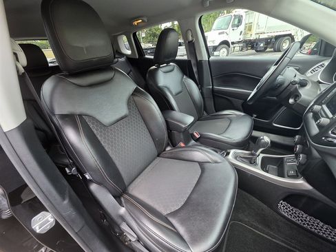 Used 2018 Jeep Compass Latitude image 26