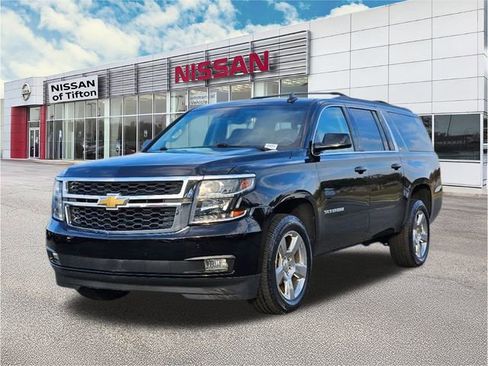Used 2019 Chevrolet Suburban LT image 2