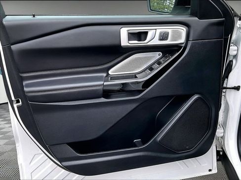 Used 2022 Ford Explorer Platinum w/ Equipment Group 601A AWD/4WD image 10