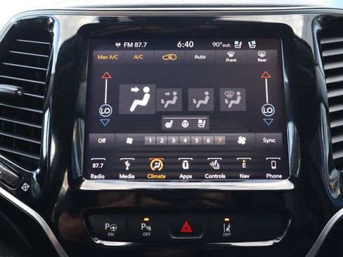 Used 2019 Jeep Cherokee Limited w/ Luxury Group AWD/4WD image 21