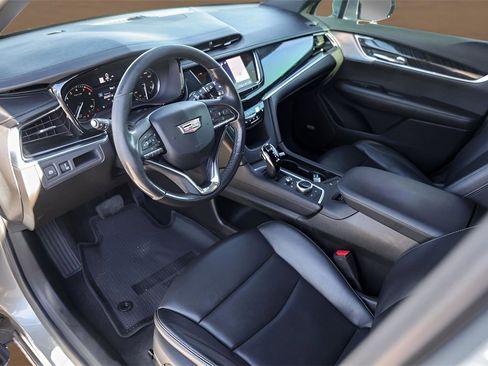 Used 2023 Cadillac XT6 Premium Luxury image 9