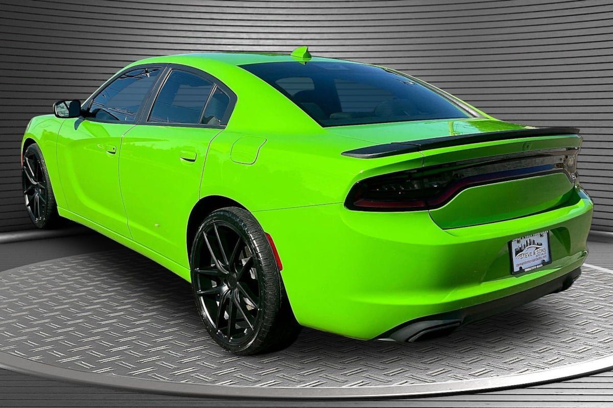 Used 2017 Dodge Charger SXT w/ Rallye Group RWD image 4