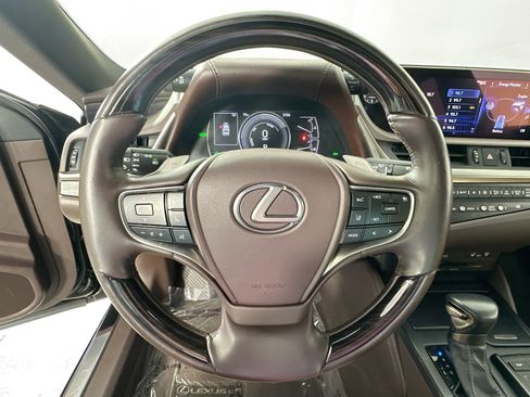 Used 2019 Lexus ES 300h w/ Premium Package image 11
