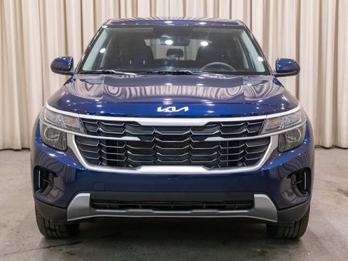 Used 2025 Kia Seltos LX AWD/4WD image 3