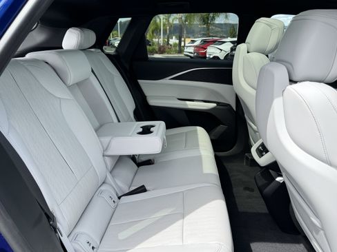 Used 2024 Cadillac Lyriq Luxury image 35