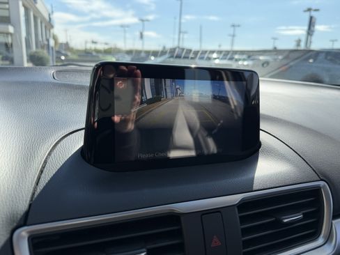 Used 2017 MAZDA MAZDA3 Touring image 43