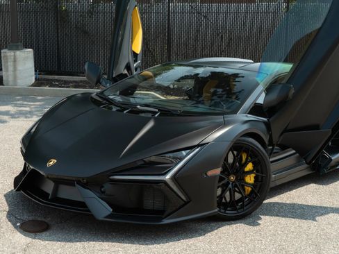Used 2024 Lamborghini Revuelto AWD/4WD image 5