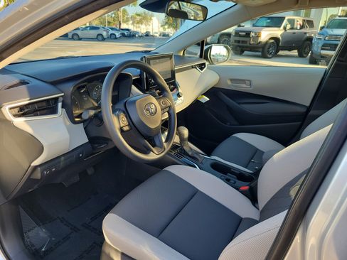 Used 2025 Toyota Corolla LE image 12