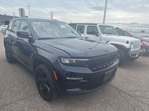 Used 2024 Jeep Grand Cherokee Limited w/ Luxury Tech Group II AWD/4WD image 6