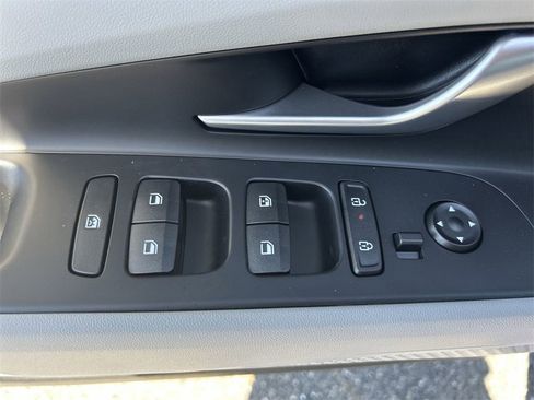 New 2025 Hyundai Elantra Limited image 21