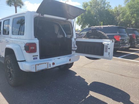 Used 2022 Jeep Wrangler Unlimited Sahara image 8