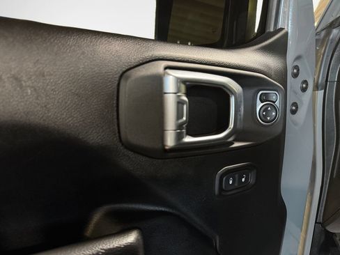 Used 2023 Jeep Gladiator Sport AWD/4WD image 14