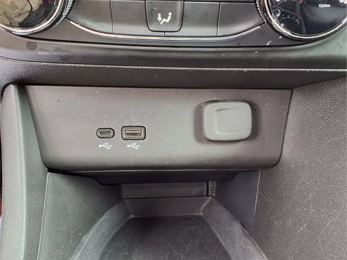 Used 2025 Buick Encore GX Preferred AWD/4WD image 13