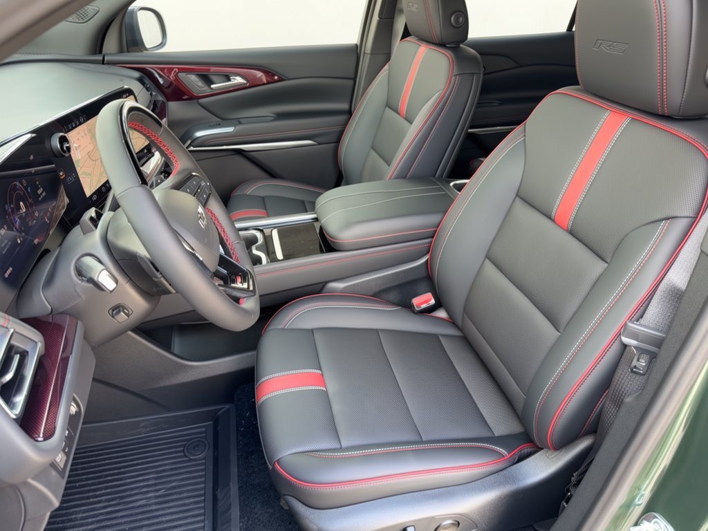 New 2027 Chevrolet Traverse RS w/ LPO, Floor Liner Package FWD image 5