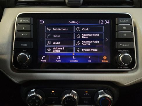 Used 2021 Nissan Versa SV FWD image 25