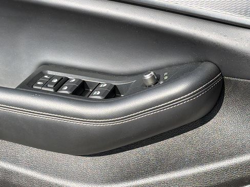 Used 2025 Jeep Grand Cherokee Laredo X w/ Luxury Tech Group I AWD/4WD image 15