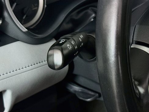 Used 2023 Toyota Highlander XLE AWD/4WD image 10