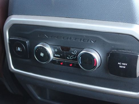 Used 2024 Ford Expedition Limited image 34