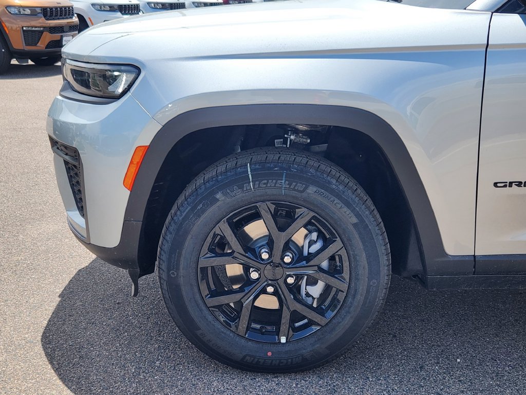 New 2026 Jeep Grand Cherokee Altitude AWD/4WD image 9