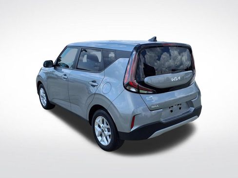 Used 2025 Kia Soul LX w/ LX Technology Package FWD image 6