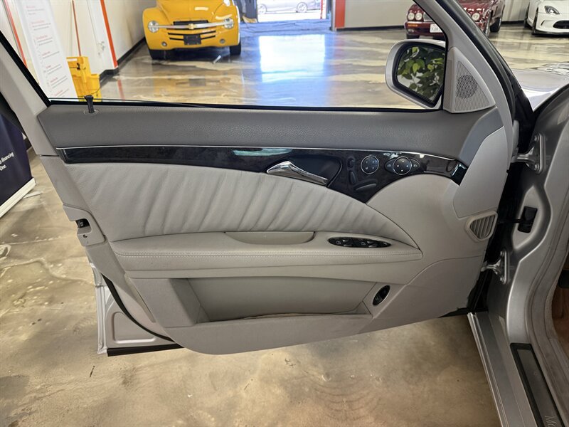 Used 2003 Mercedes-Benz E 500 Sedan w/ X2 Opt Pkg image 16