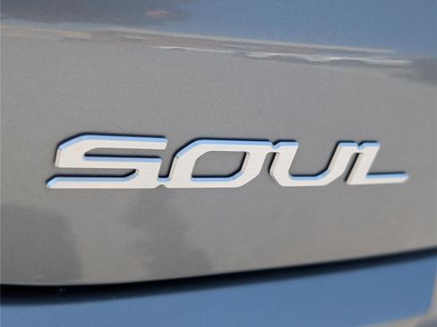 Used 2024 Kia Soul S FWD image 9