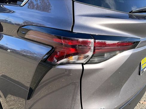 Certified 2023 Toyota Sienna XLE image 28