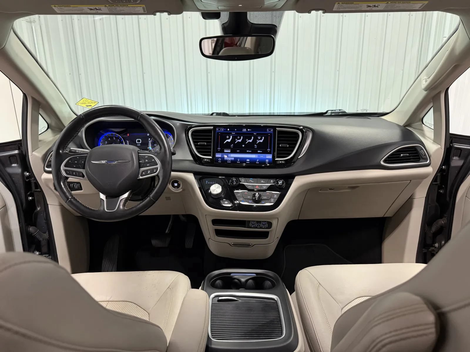 Used 2021 Chrysler Pacifica Touring-L FWD image 27