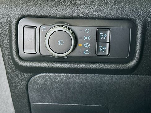 Used 2021 Ford Explorer XLT w/ Equipment Group 202A AWD/4WD image 17