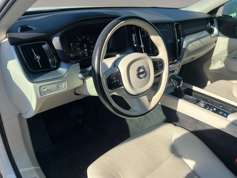 Used 2019 Volvo XC60 T5 Momentum w/ Premium Package AWD/4WD image 15