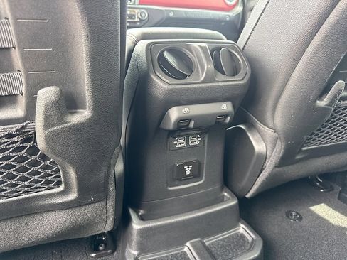 Used 2021 Jeep Wrangler Unlimited Rubicon AWD/4WD image 11