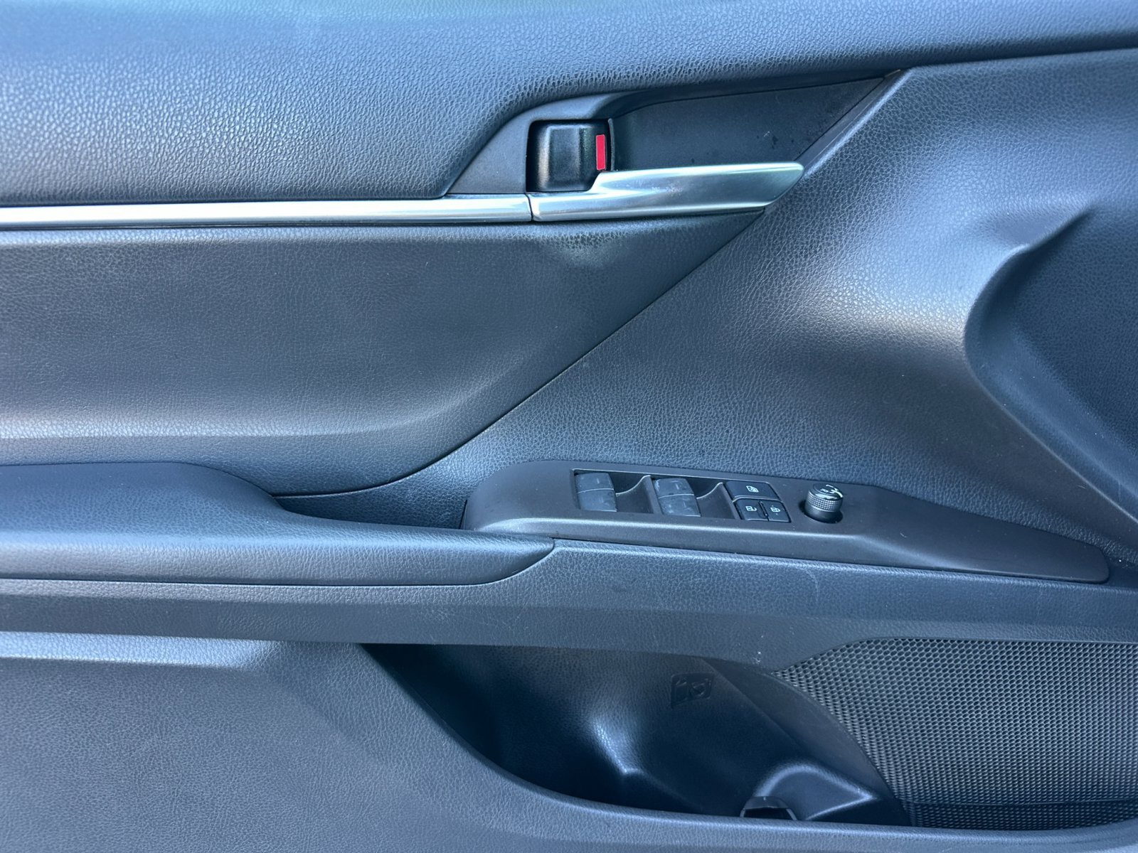 Used 2022 Toyota Camry SE w/ Convenience Package FWD image 11