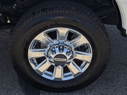 Certified 2022 Ford F350 Platinum AWD/4WD image 7