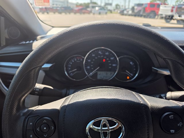 Used 2015 Toyota Corolla LE FWD image 18